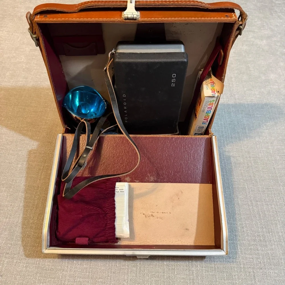 Vintage Polaroid 250 Land Camera Automatic Instant Film Zeiss Ikon Bellows Flash